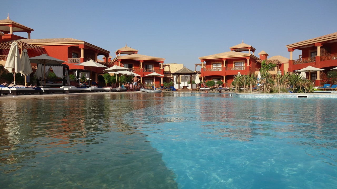 Im 400er Poolblick zu den Zimmern Pickalbatros Alf Leila Wa Leila Resort - Neverland Hurghada
