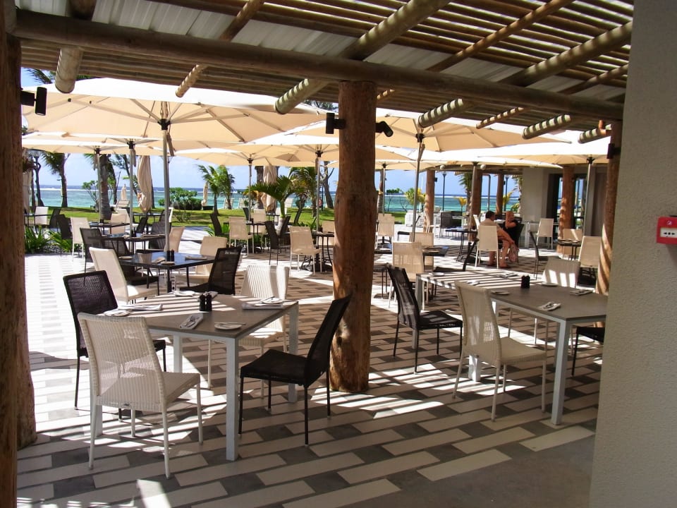 Strand Restaurant Crystals Beach Resort Belle Mare, a member of Radisson Individuals