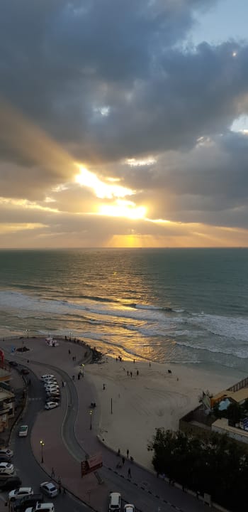 Ausblick Ramada by Wyndham Beach Hotel Ajman