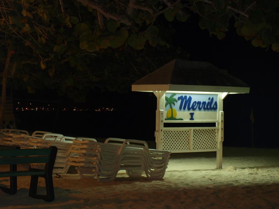 Strand bei Nacht Merril's Beach Resort