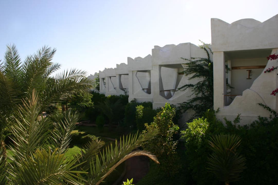 Häuser/Gartenanlage Blick vom Balkon Swiss Inn Resort Dahab