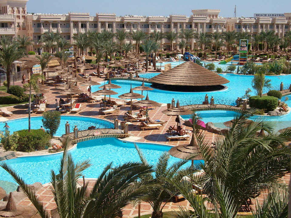 Riesengroße und sehr gepflegte Poolanlage Pickalbatros Palace Resort