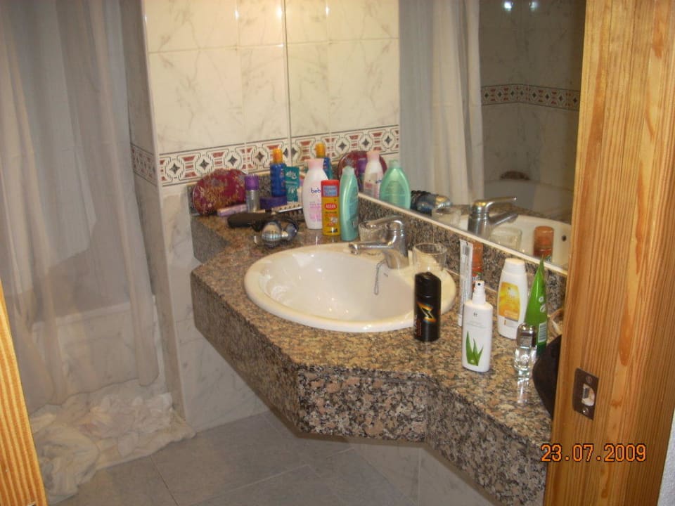 Bad Hotel Kilimanjaro