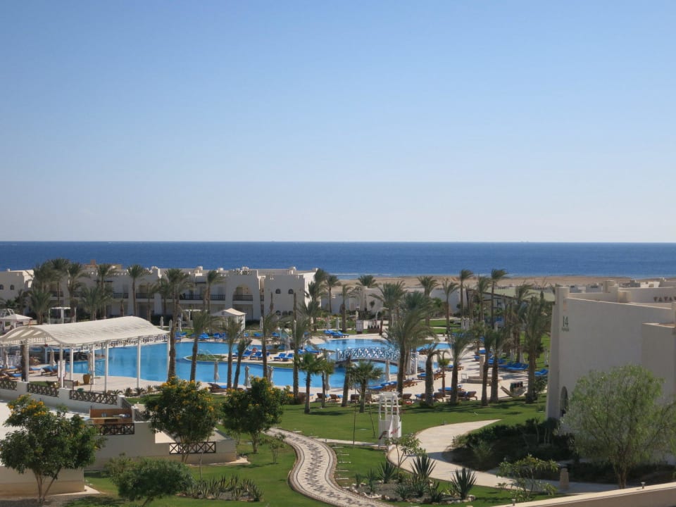 Von weiter oben sieht man auch das Meer Hilton Marsa Alam Nubian Resort