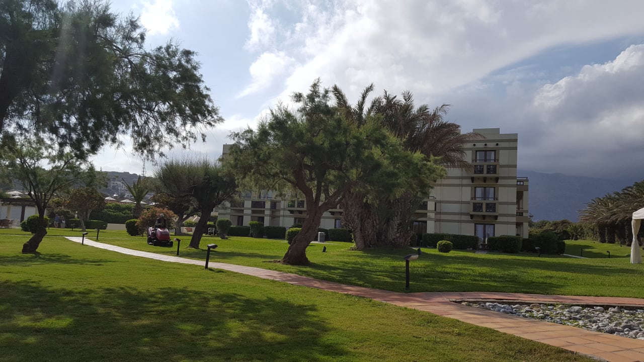 Gartenanlage Grecotel Meli Palace