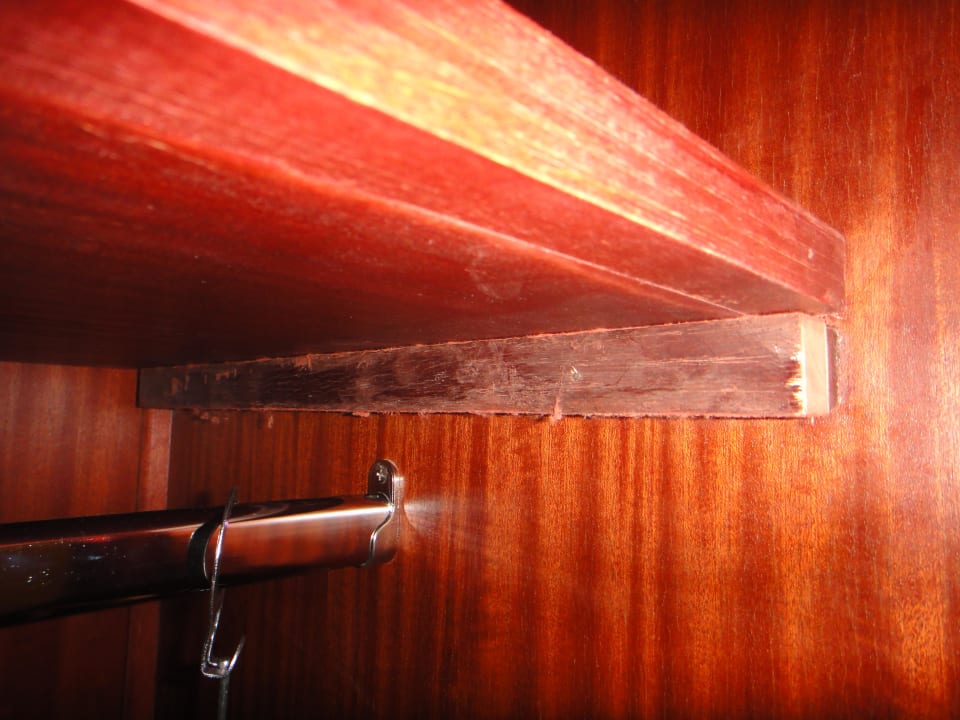 Schrank im Zimmer Serenity Alma Heights