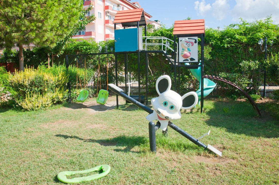 Spielplatz Kaila Beach Hotel