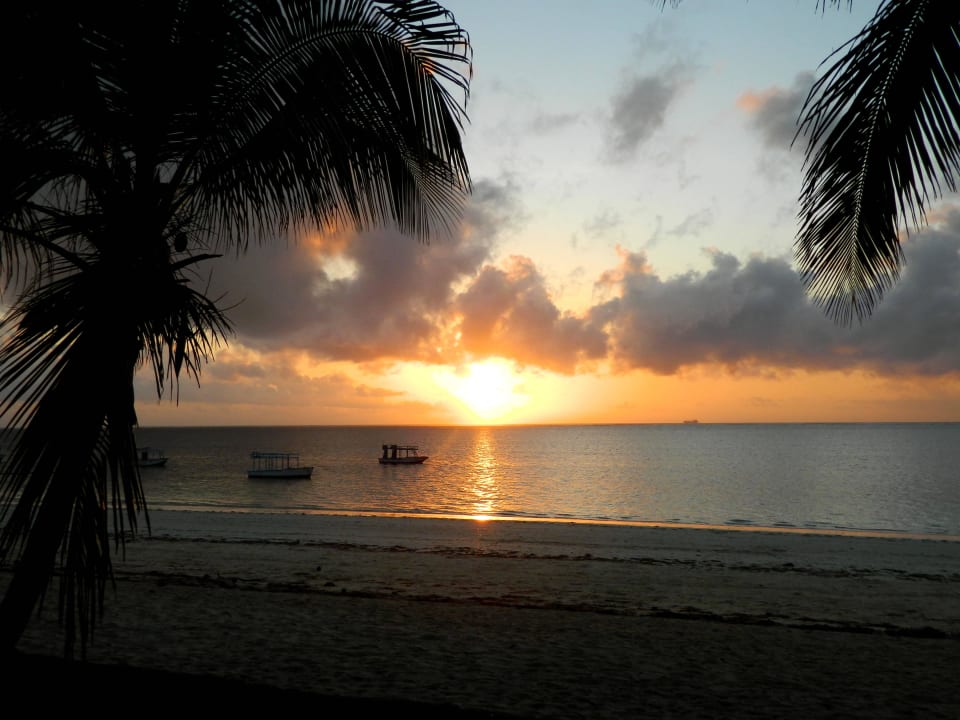 Sonnenaufgang am Strand Hotel Traveller's Club