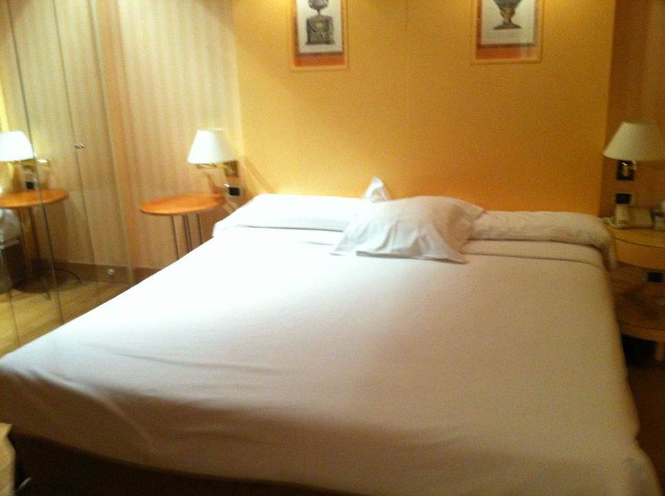 Hotelzimmer Bett Barceló Emperatriz