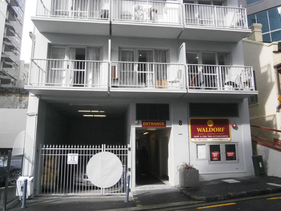 Hoteleingang Waldorf Bankside Apartments