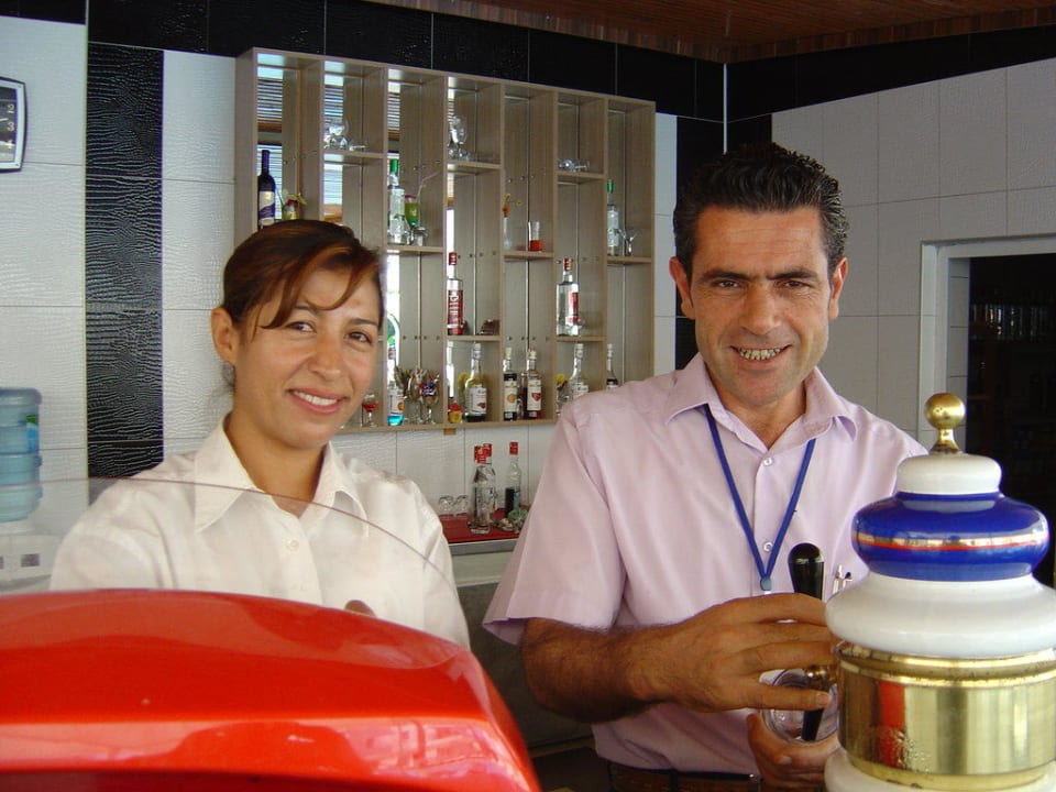 Matre und Bargirl Hotel Sidekum
