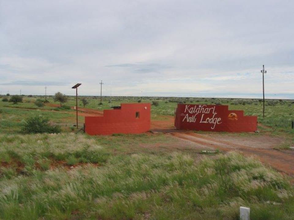 Eingang der Tourifarm Kalahari Anib Lodge