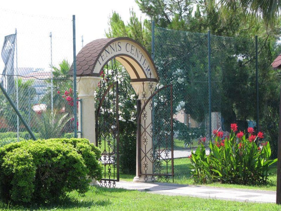 Eingang zu den Tennisplätzen Ali Bey Club