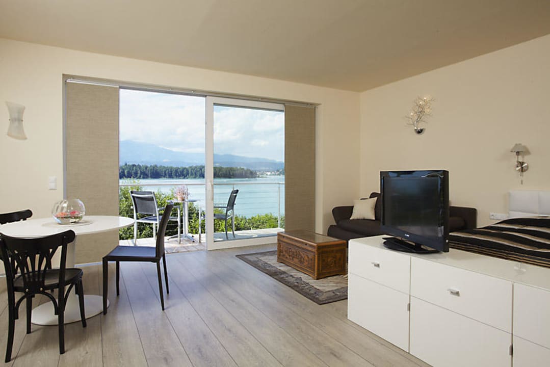 Apartment 4 Lakeside Apartments