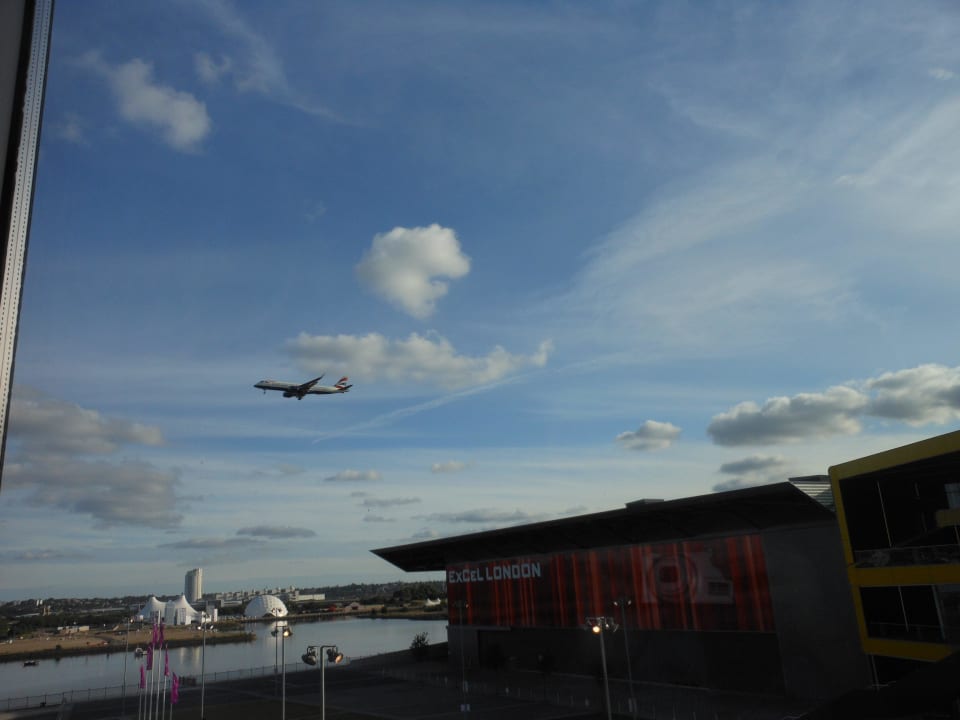 Zimmer 324 - Blick aus dem Fesnter Hotel Aloft London ExCel