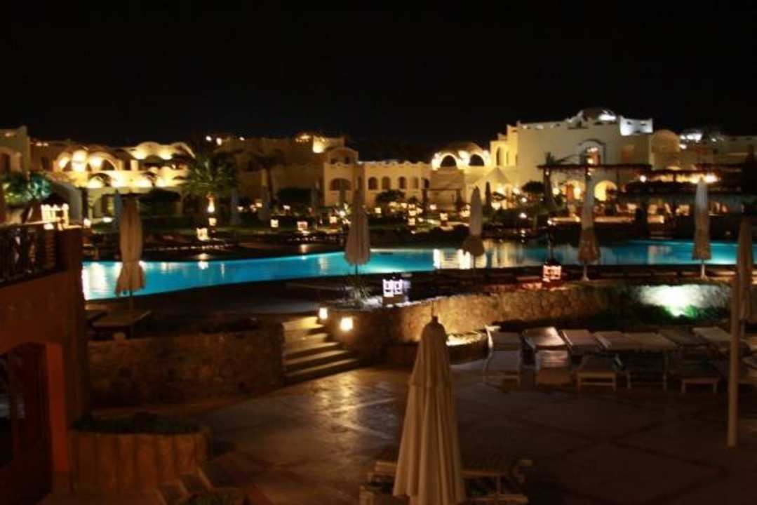 Ночью очень красиво всё подсвечиваеться Regency Plaza Aqua Park & Spa