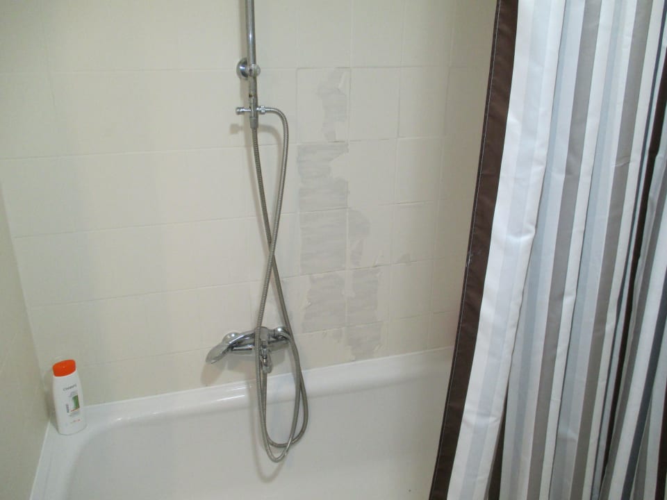 Bröckelnde Wandfarbe Dusche Orange Colom Seaside Apartments
