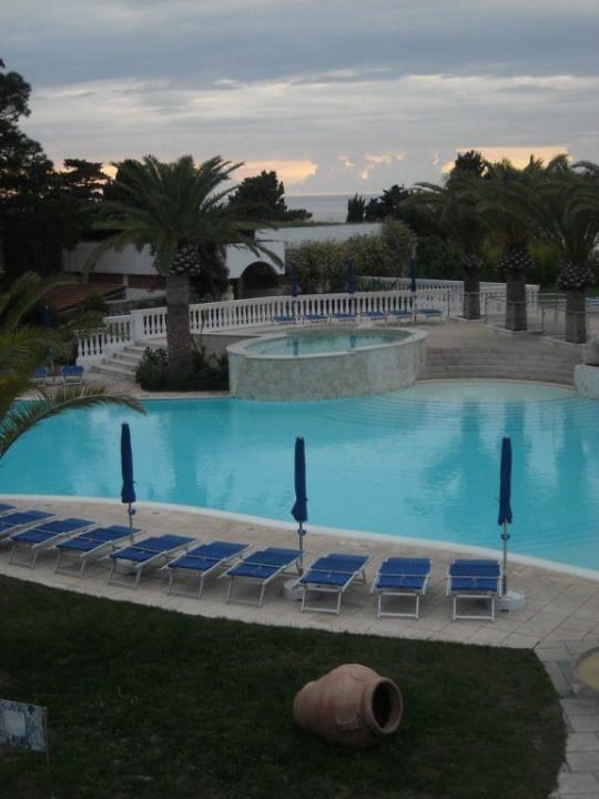 Abendstimmung am Pool Aldiana Club Rocca Nettuno Calabria