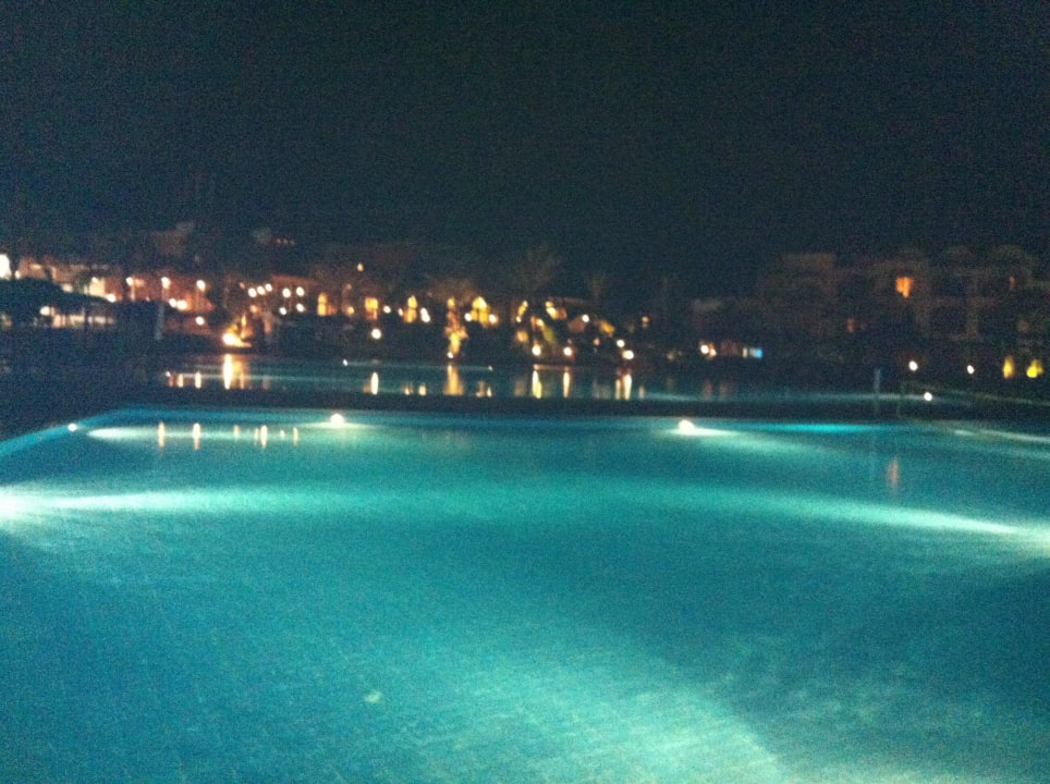 Pool am Abend TUI MAGIC LIFE Kalawy
