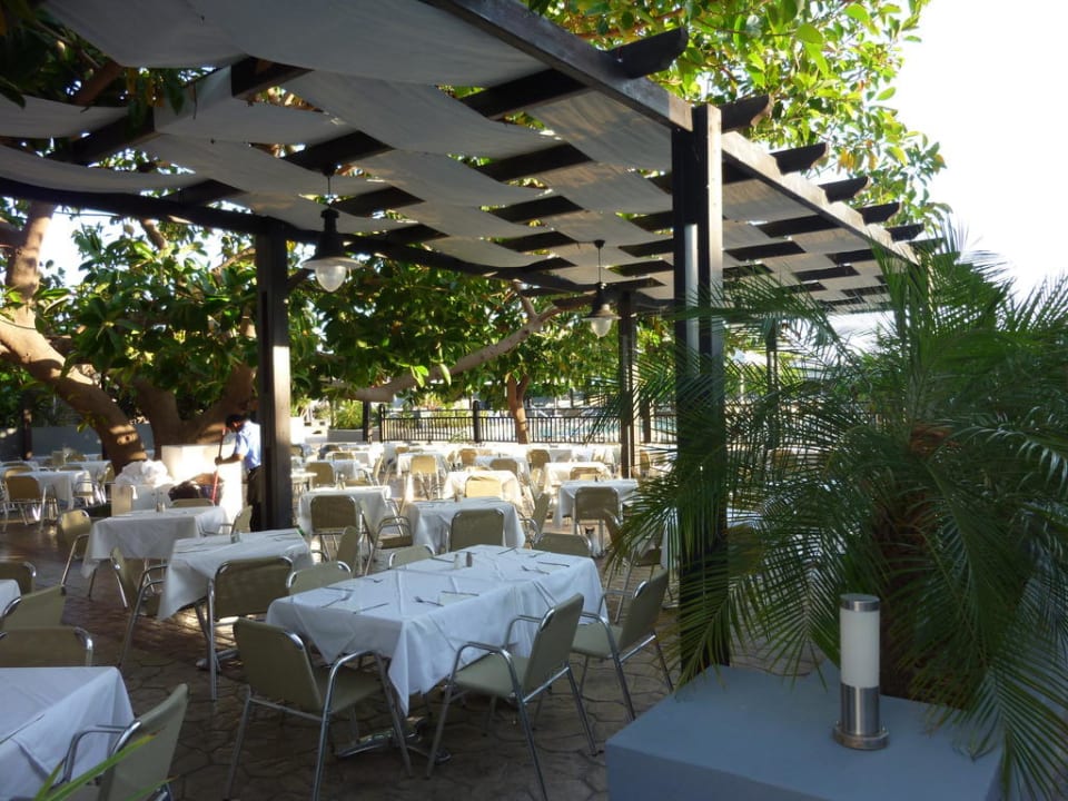 Außenterrasse vom Restaurant Hotel Sun Palace