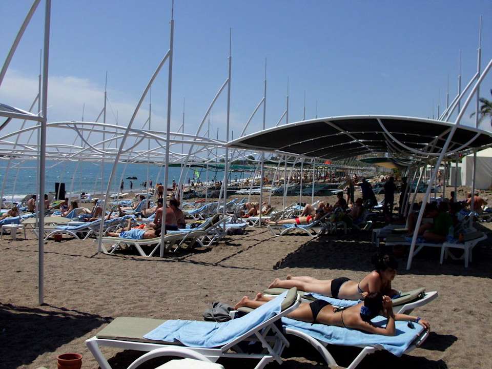 Kies-Sandstrand zum Mittelmeer Sealife Buket Resort & Beach