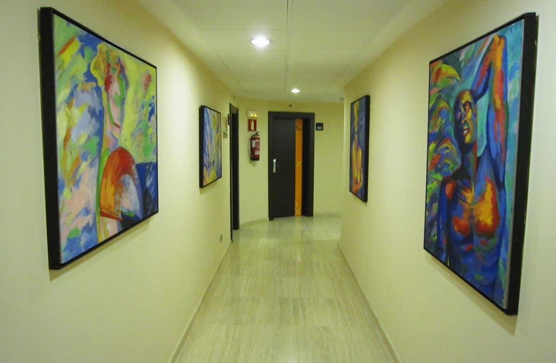 Corridor to the rooms NH Imperial Playa