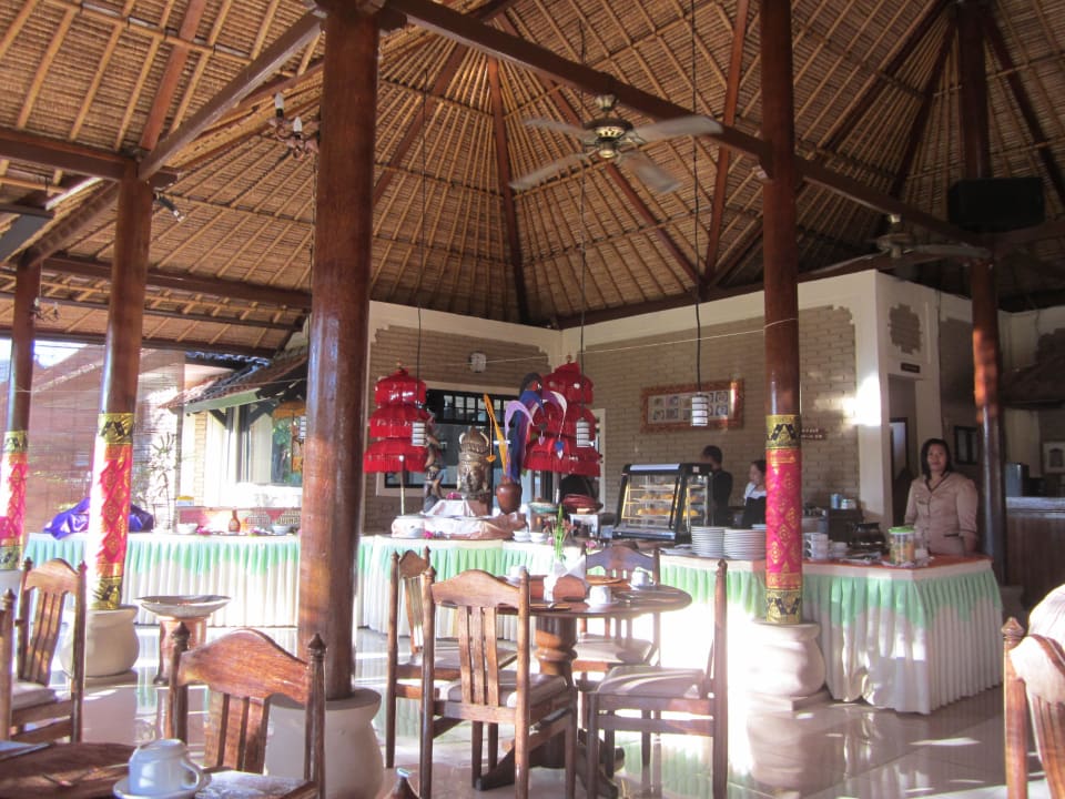 Restaurant von innen  Hotel Aneka Lovina