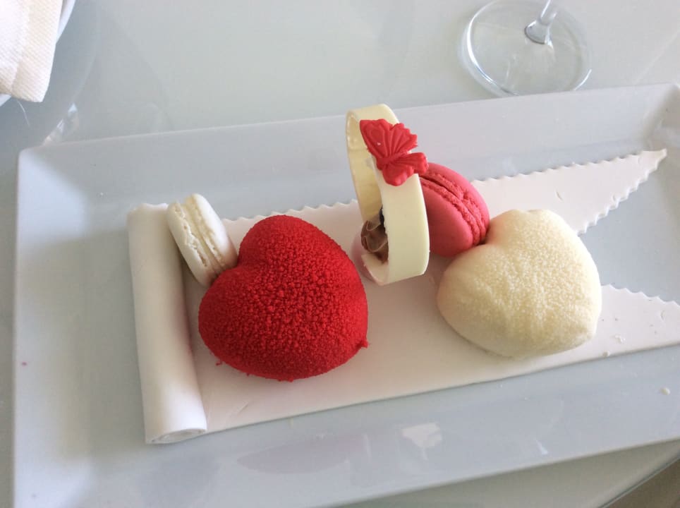 Gastro The Sense Deluxe Hotel