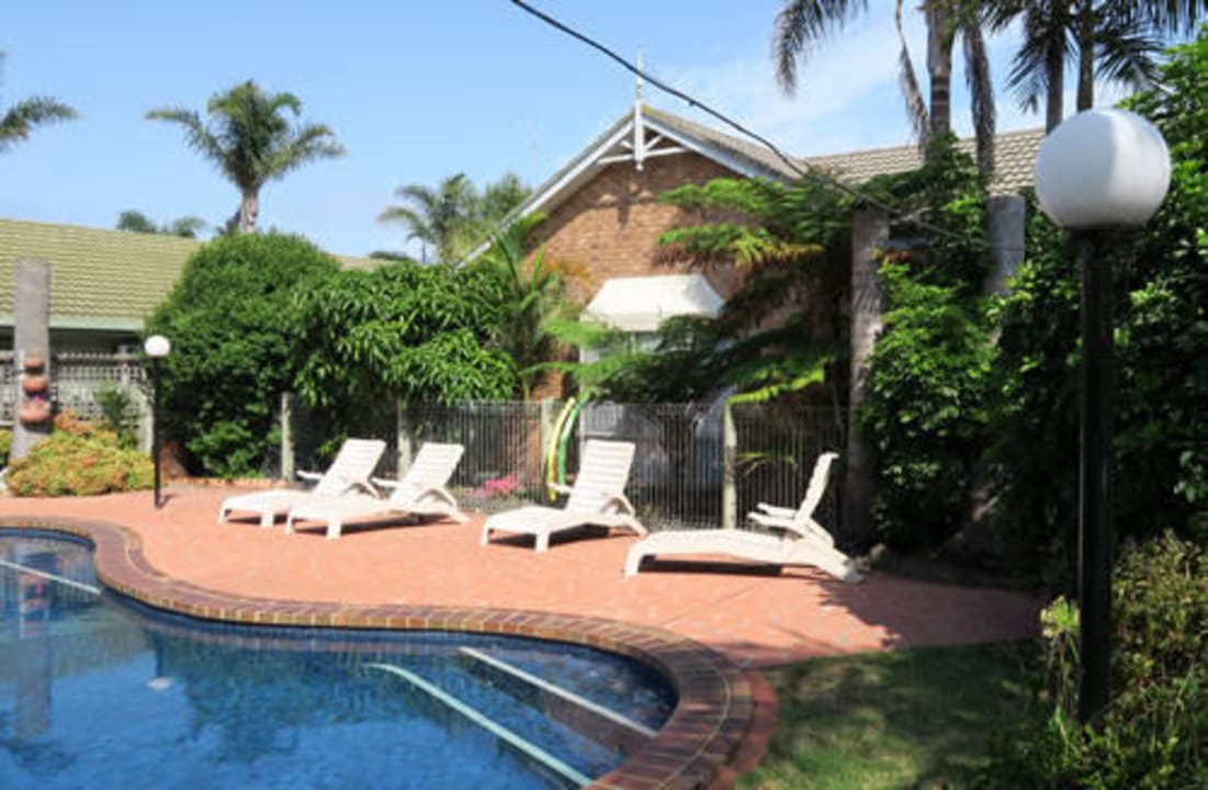 Netter Pool unter Palmen Best Western Hotel Coastal Water