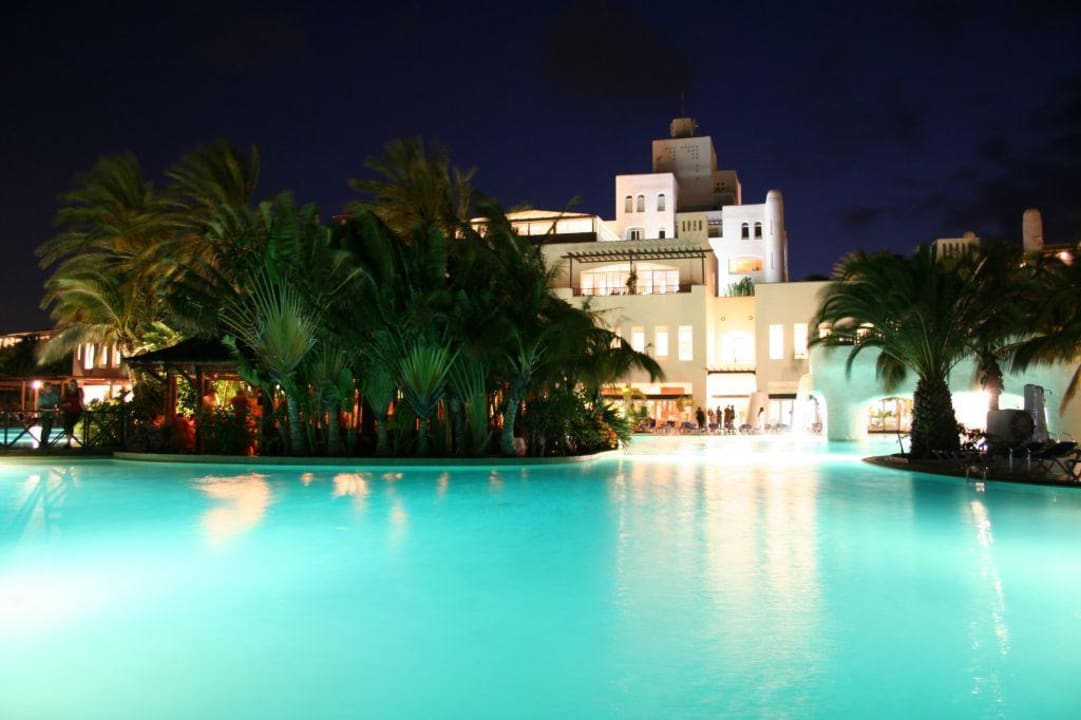 Poolanlage bei Nacht Club Jandia Princess