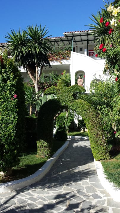 Hotelanlage Innenhof Hotel Louros Beach