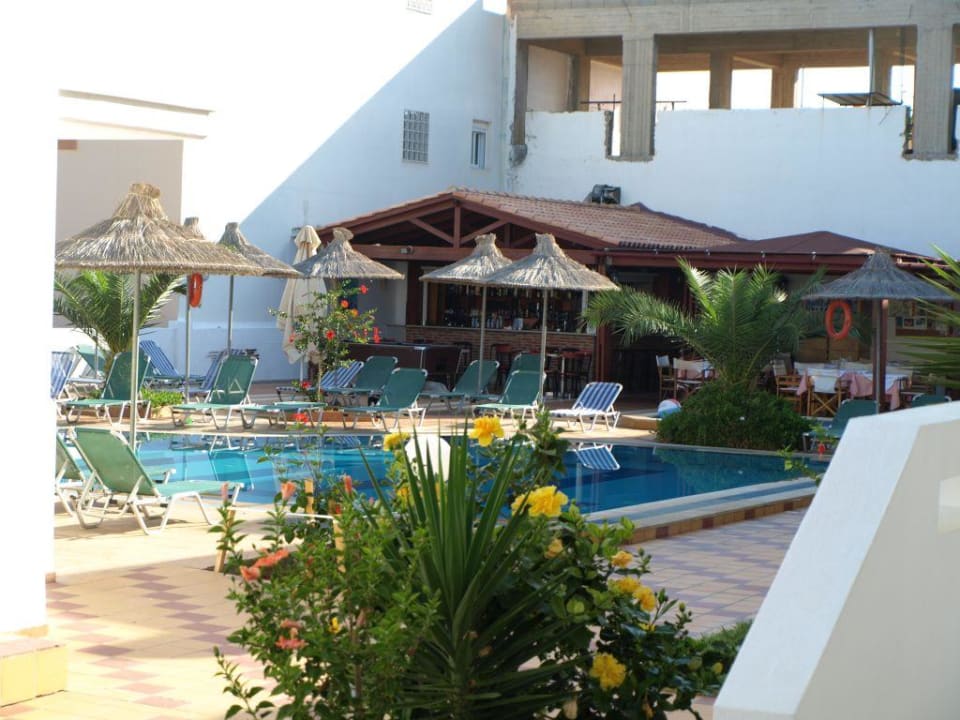 Widok na basen Hotel Anthoula Village