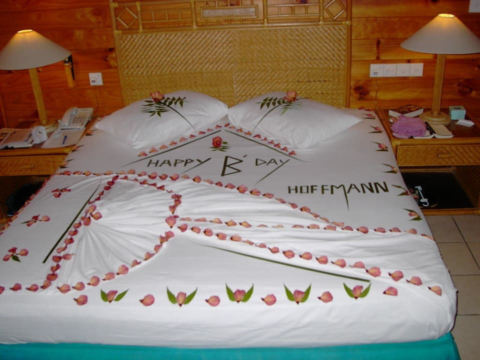 Bett Landvilla Meeru Maldives Resort Island