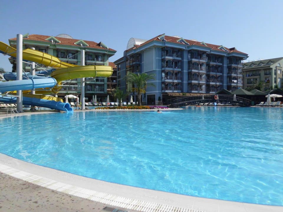Pool mit Wasserrutsche Hotel Turan Prince