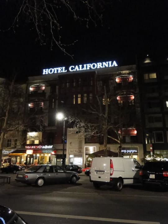 Außenansicht bei Nacht Leonardo Hotel Berlin KU´DAMM