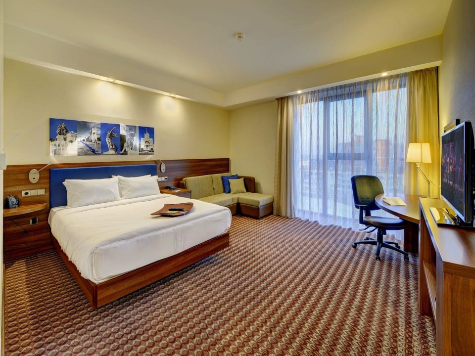 Стандартный номер с кроватью queen size Hampton by Hilton Volgograd Profsoyuznaya