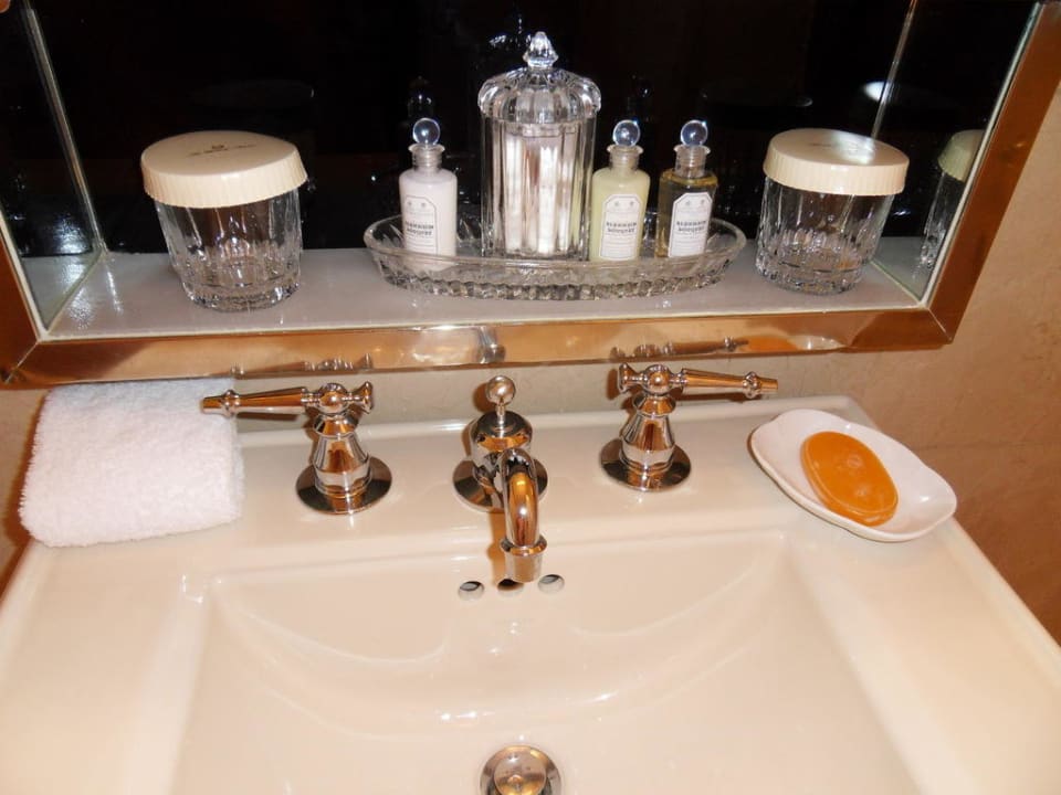 Bathroom Guest Amenities The Waldorf Astoria New York