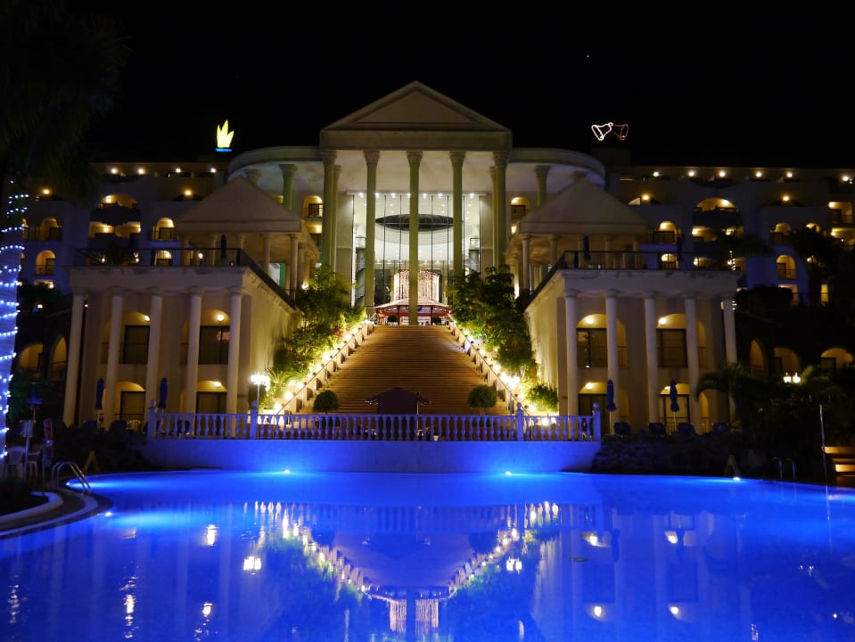 Hotel Innenanlage mit Pool Princess Inspire Tenerife