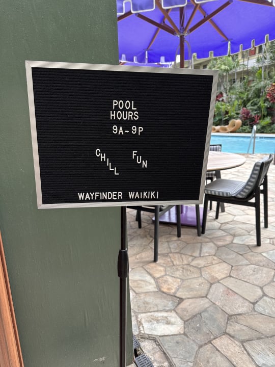 Pool Wayfinder Waikiki