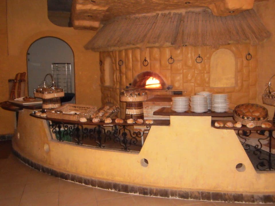 Frisches Brot im Hauptrestaurant Pickalbatros Alf Leila Wa Leila Resort - Neverland Hurghada