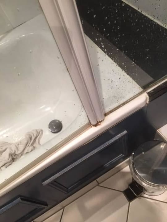 Mängel in Badezimmer NH Brugge