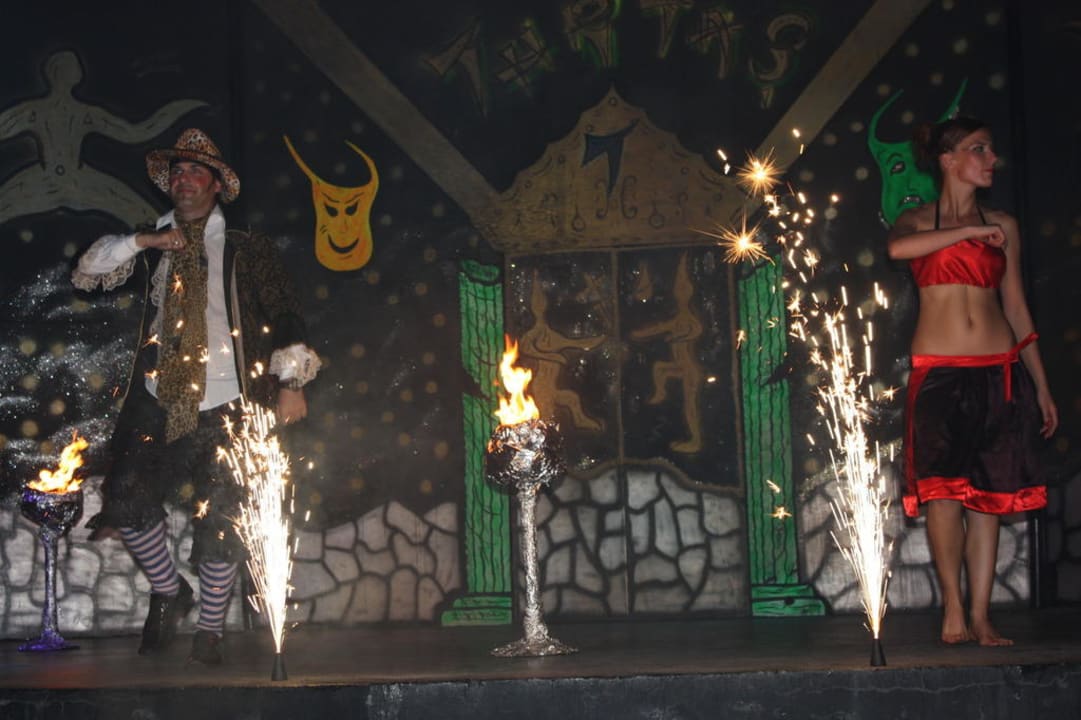 Show Club Turtas Beach Hotel