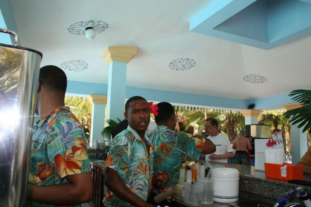 barkeeeper Senator Puerto Plata Hotel