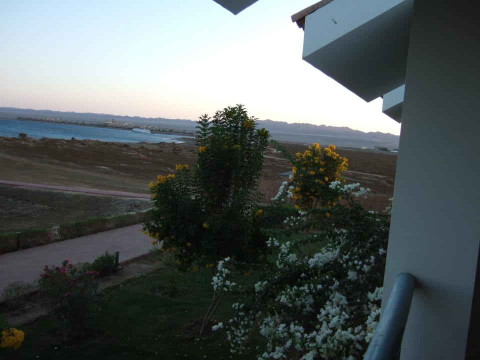 Blick vom Zimmer zur Surfstation Lahami Bay Beach Resort
