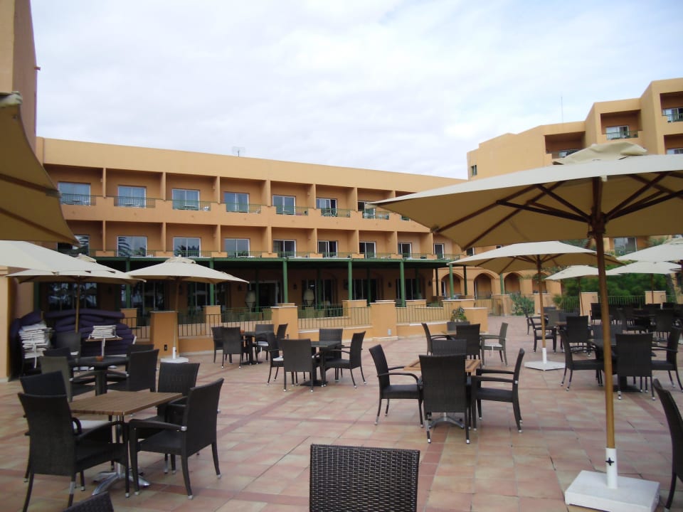 Außenterrasse mit Aussicht auf Pool/Meer El Ksar Resort & Thalasso