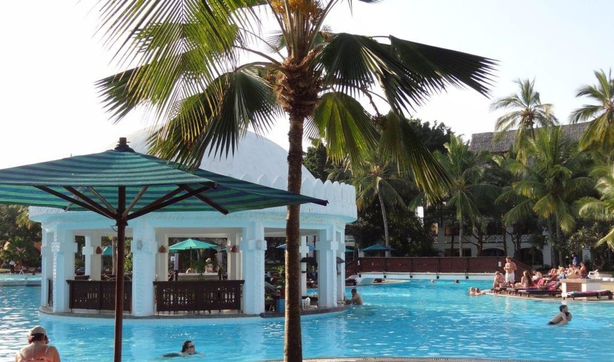 Poolbar Hotel Southern Palms Beach Resort