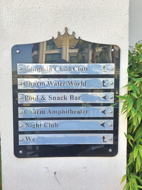 Sonstiges Well Palace Side