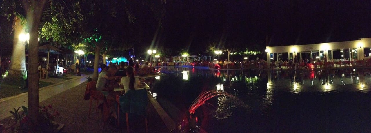 Abendprogramm am Pool Harmony Boutique Resort