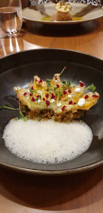 Gastro Acanthus Cennet Barut Collection