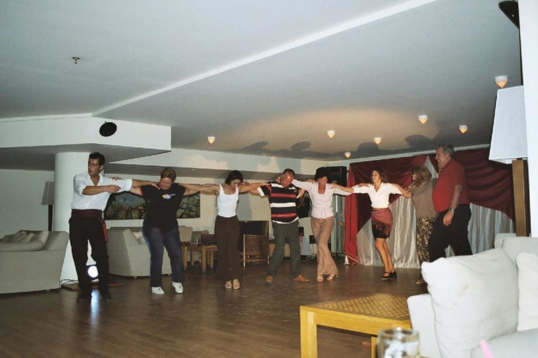 Abendprogramm in der Hotelhalle Aquila Porto Rethymnon Hotel